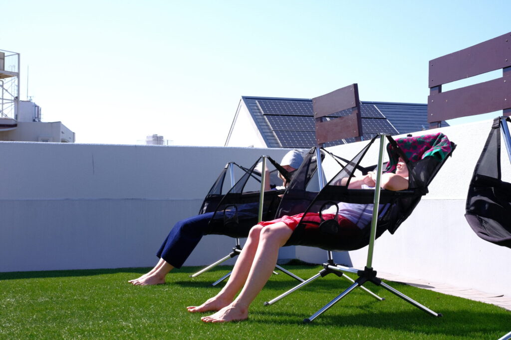 輝ノ庭のテントサウナで整っている様子